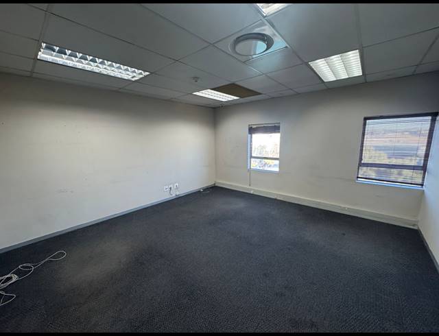 985M² WAREHOUSE TO LET IN LINBRO PARK